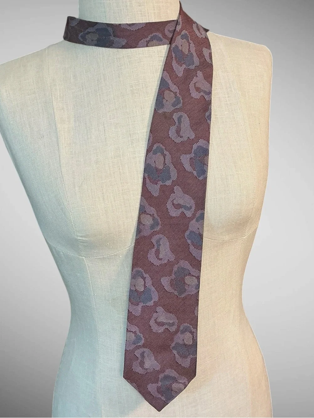 Secours Vintage 100% Silk Floral Necktie Brown Gray 3.25” Classic Tie